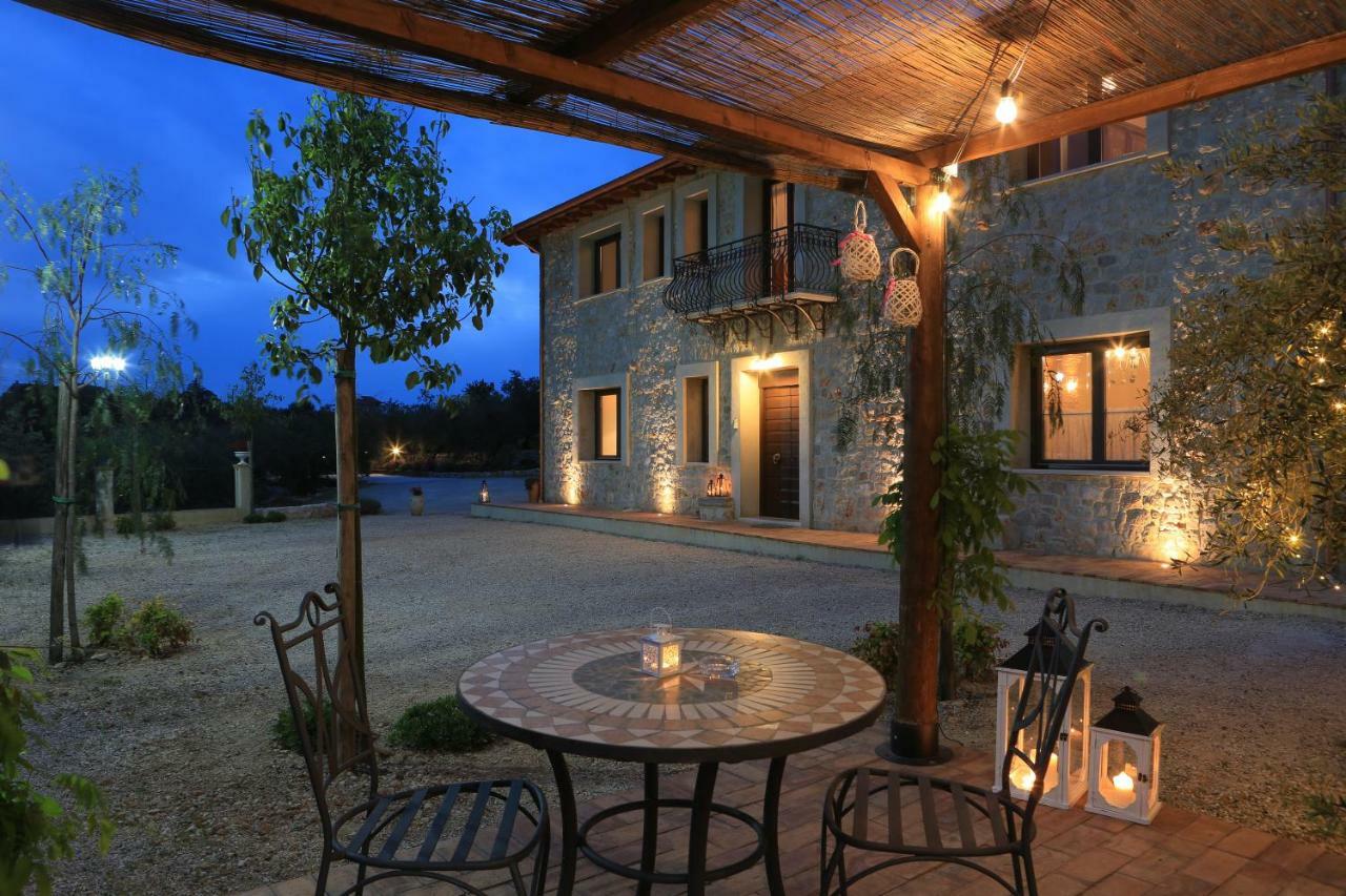 Casale Madeccia Guest House Sonnino Екстериор снимка