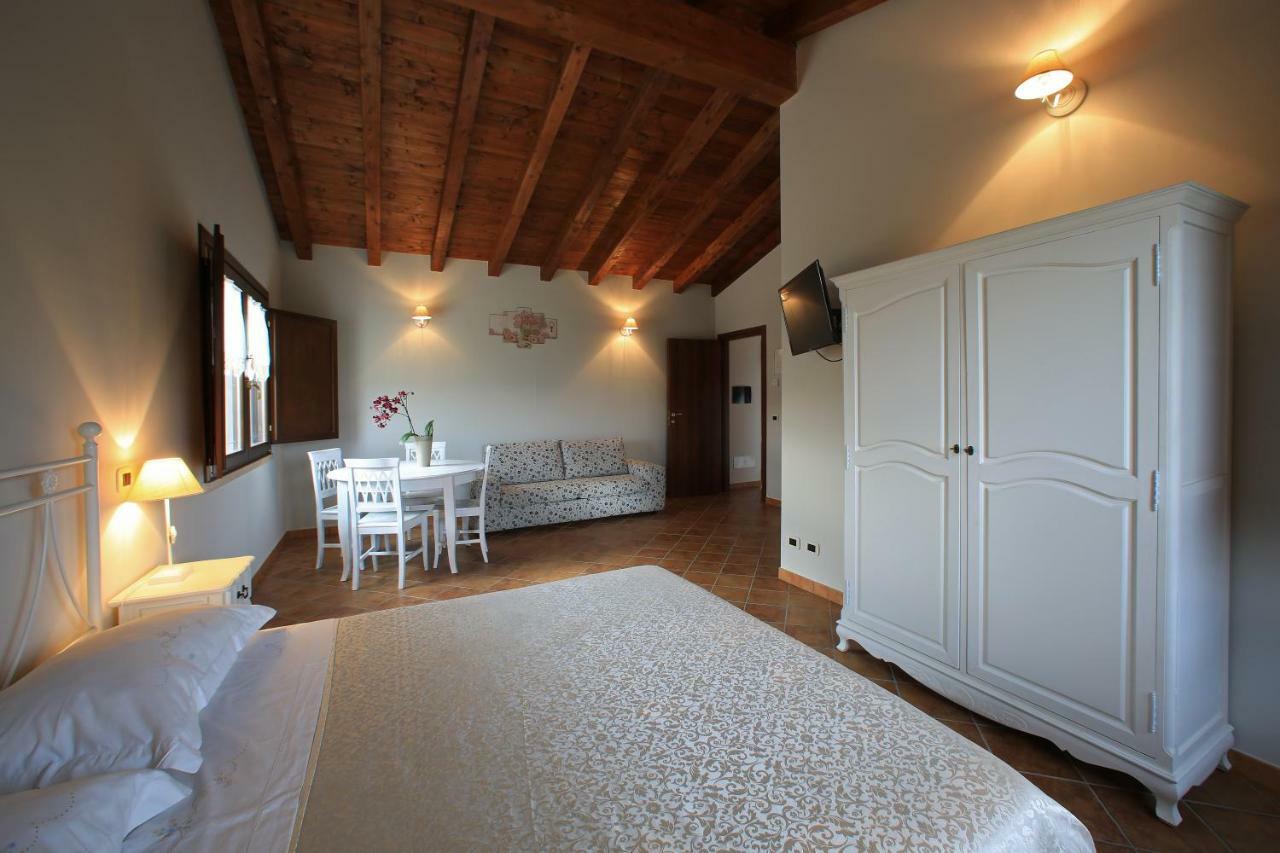 Casale Madeccia Guest House Sonnino Екстериор снимка