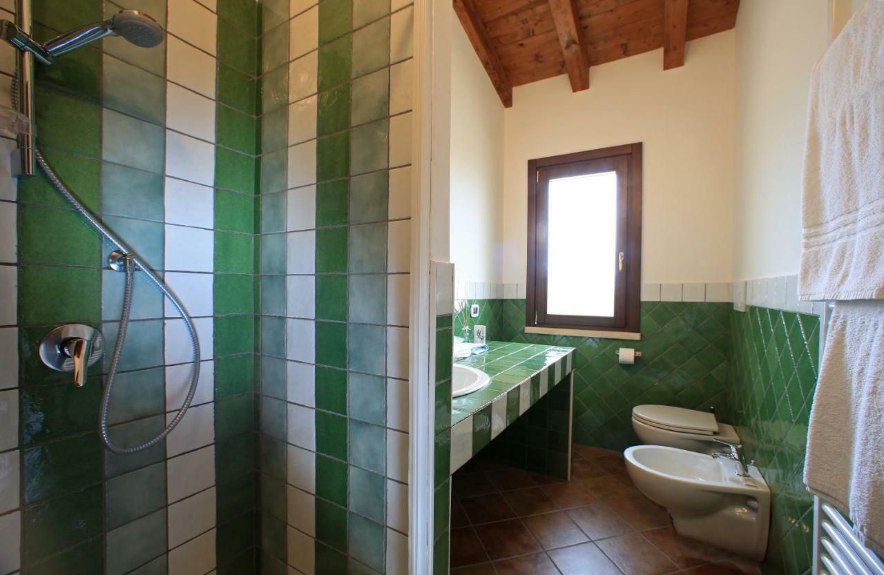 Casale Madeccia Guest House Sonnino Екстериор снимка