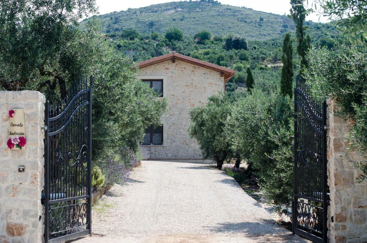 Casale Madeccia Guest House Sonnino Екстериор снимка