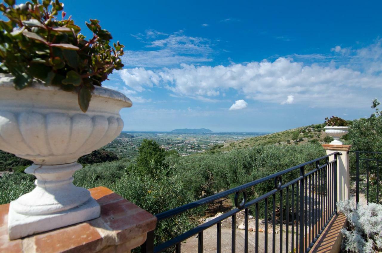 Casale Madeccia Guest House Sonnino Екстериор снимка