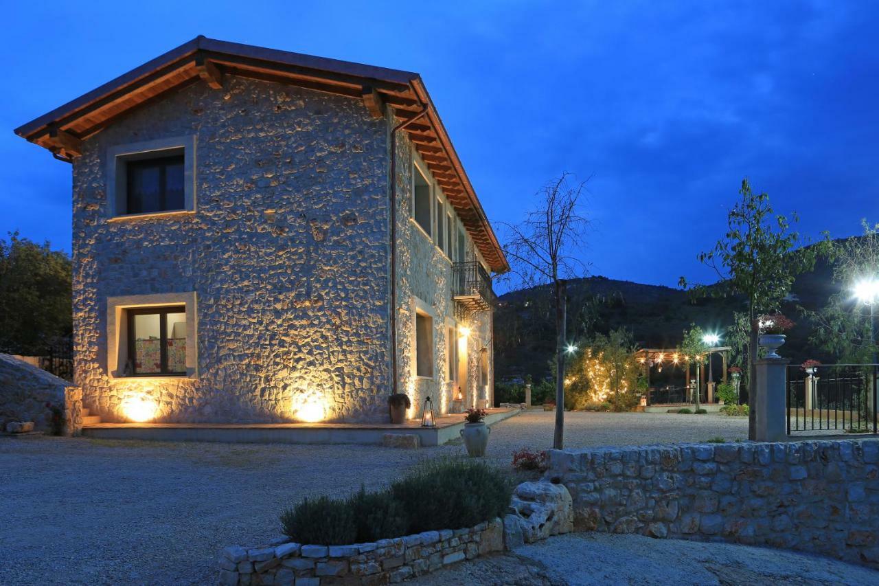 Casale Madeccia Guest House Sonnino Екстериор снимка