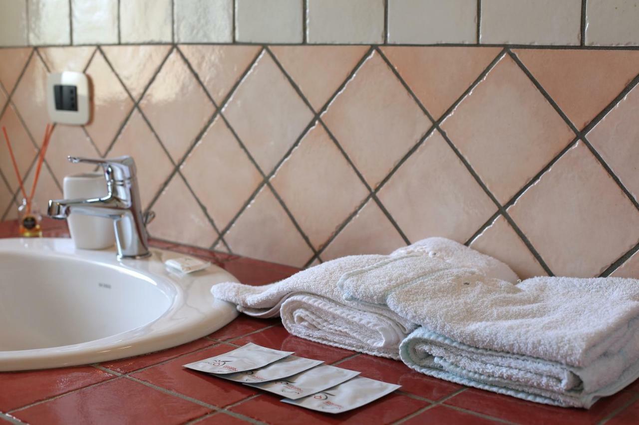 Casale Madeccia Guest House Sonnino Екстериор снимка