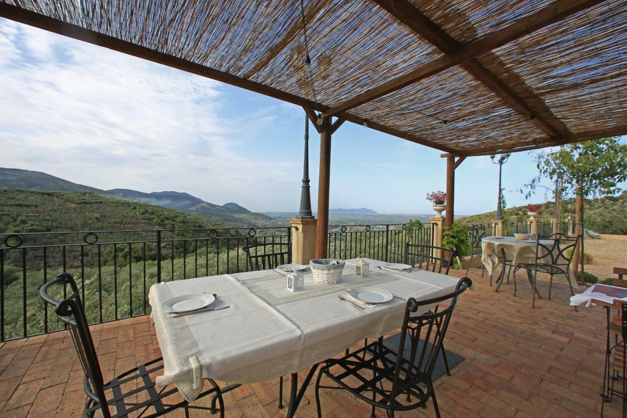 Casale Madeccia Guest House Sonnino Екстериор снимка