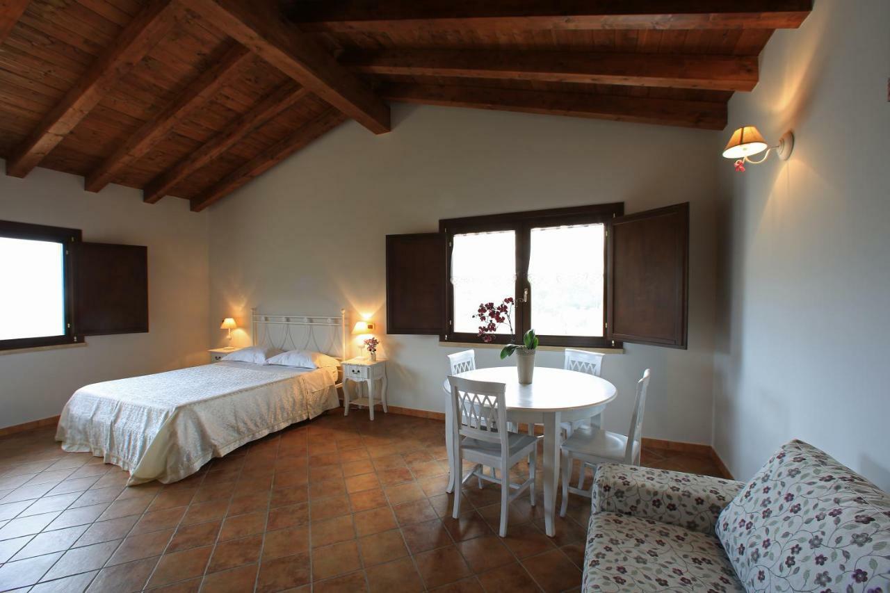 Casale Madeccia Guest House Sonnino Екстериор снимка