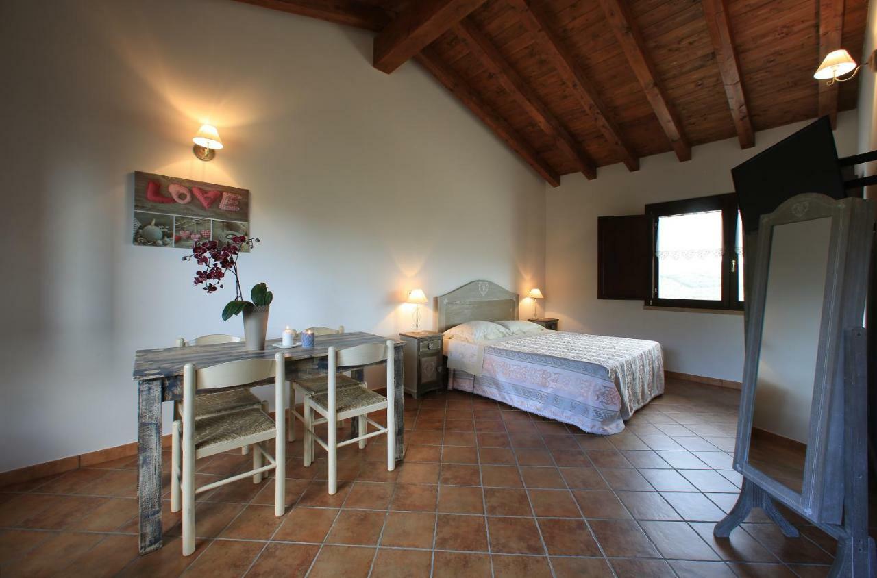 Casale Madeccia Guest House Sonnino Екстериор снимка
